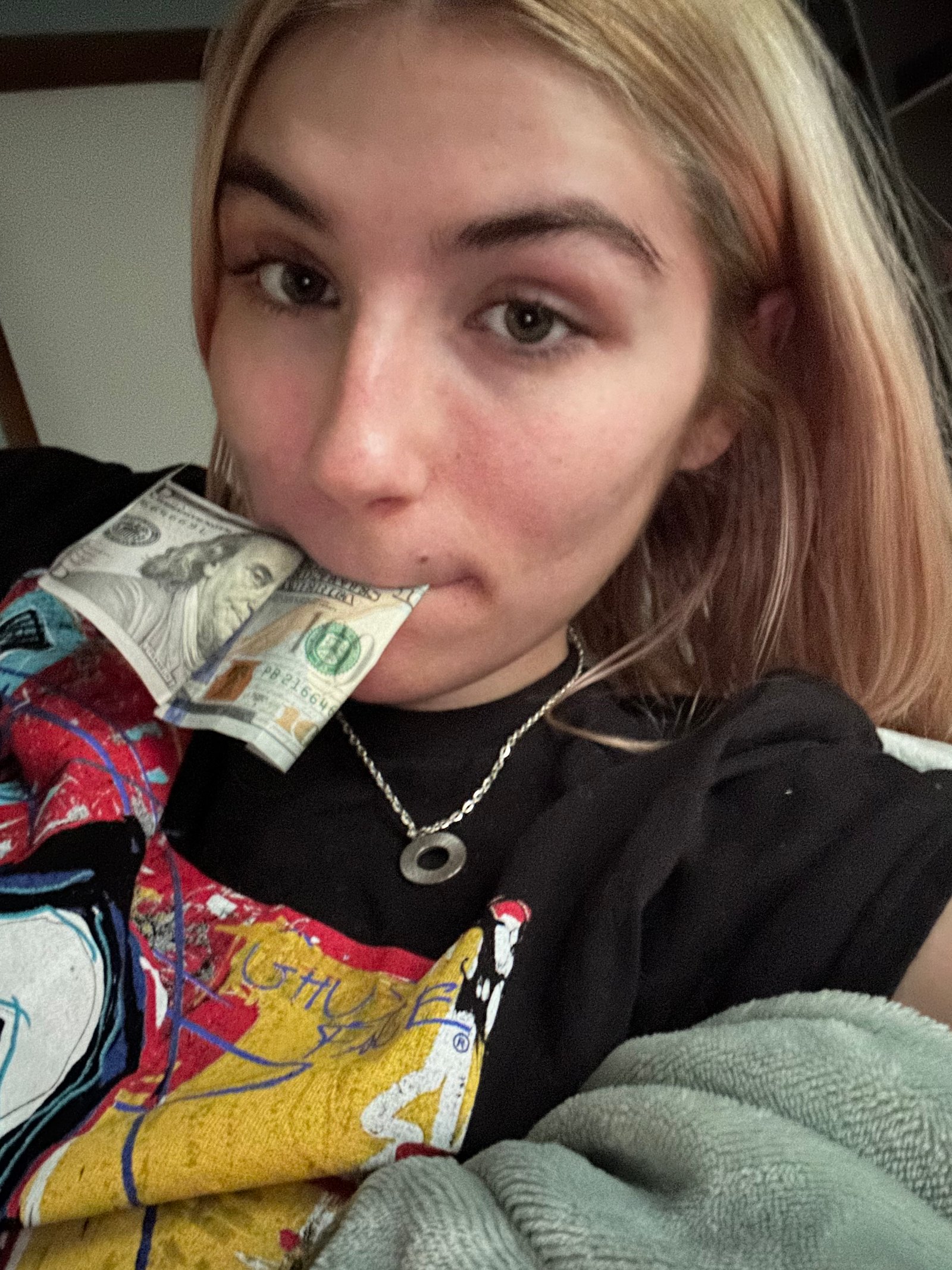 selene with cash